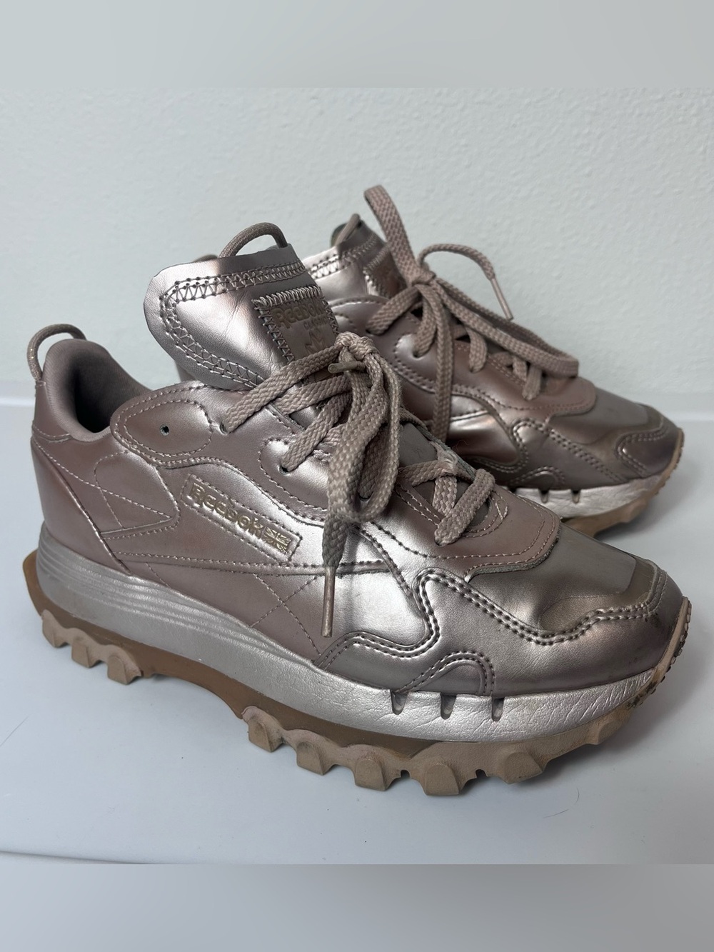 Reebok Cardi B Leather Sneakers Rose Gold Champagne Womens 6.5 Metallic Pink
